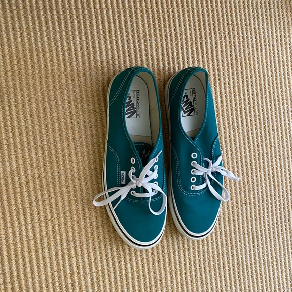 Vans - Picture 2 of 4